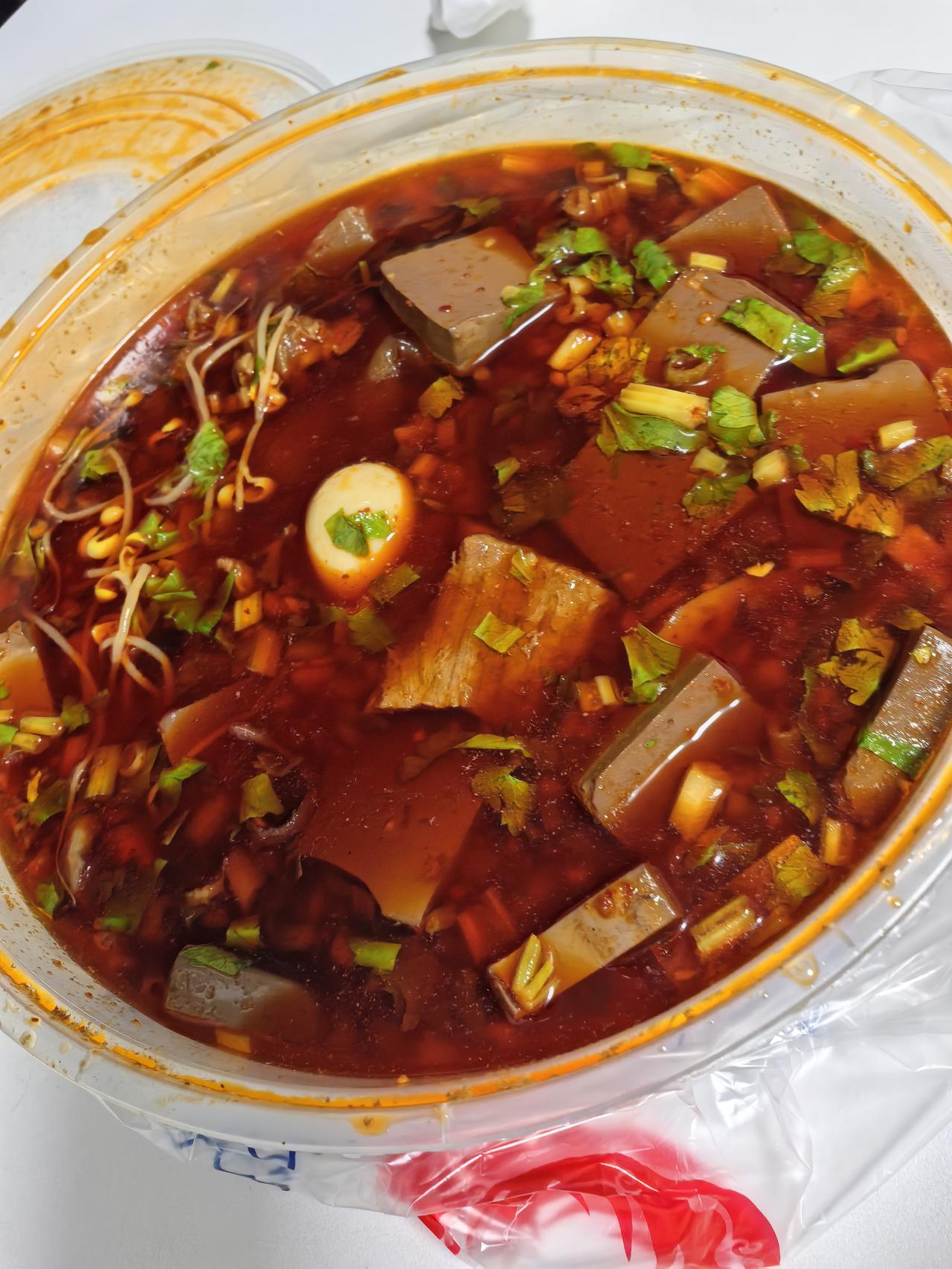 有没有和我一样喜欢吃这道菜的？热乎乎，辣乎乎，几天不吃想得慌。