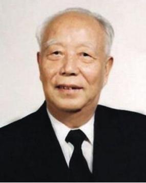 1977年，万里本来要去湖北上任，可临走前，邓小平同志发话了，他对华国锋同志提议