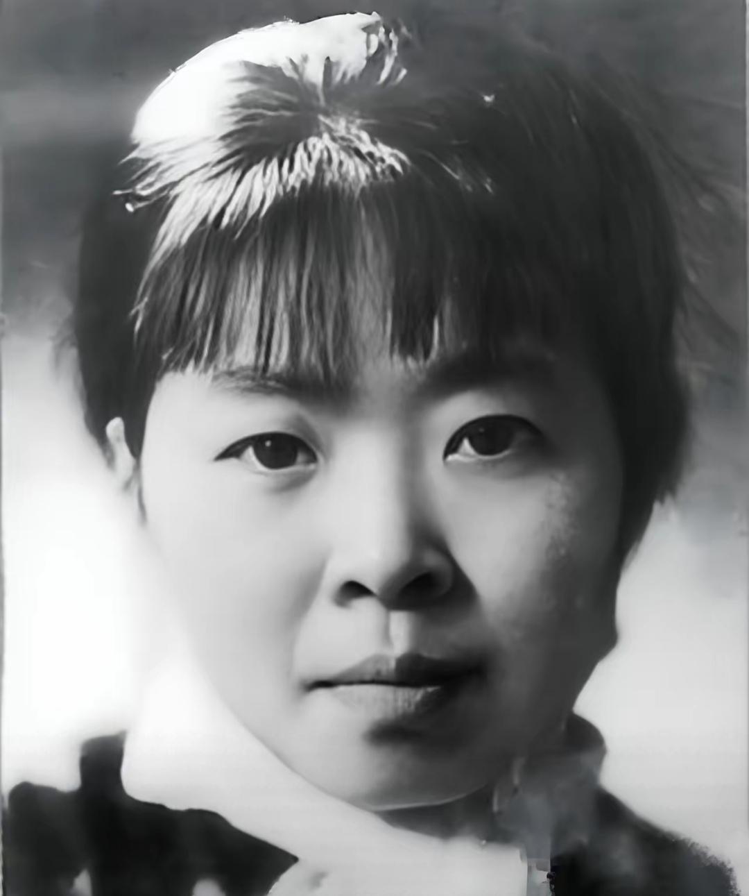 一个女人如果一生只追求情绪价值，追求男人去爱你，其实这是一个错误。情绪价值给