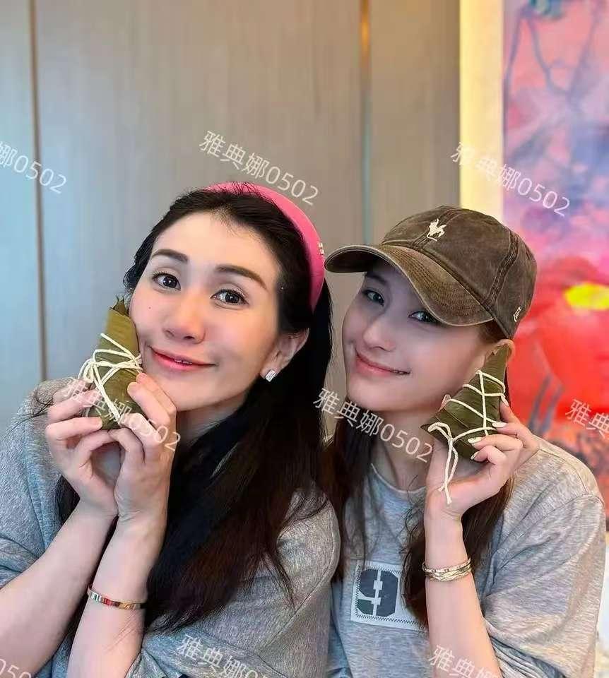 赌王千金何超莲，端午节依然没见到丈夫窦骁的影子。反而和四房大姐何超盈一起晒粽子照