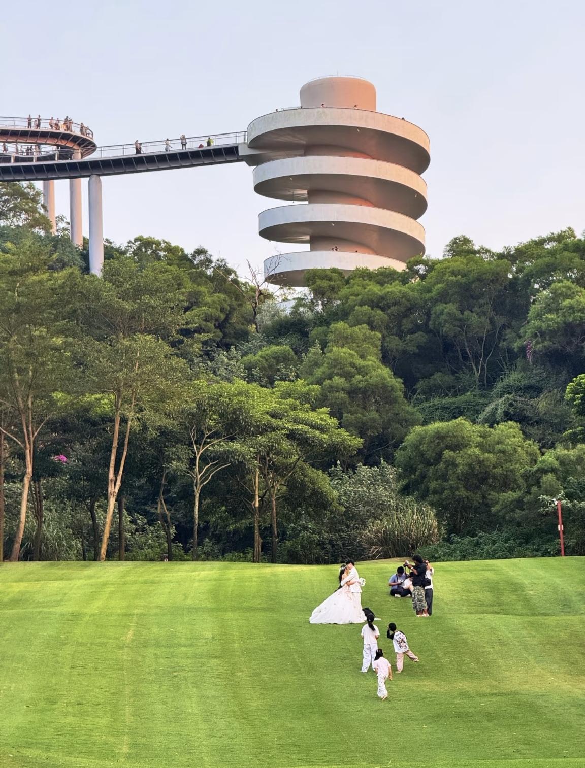 最近两年。厦门全年接待游客量和旅游总花费，都是全省第一，厦门是旅游城市不假。