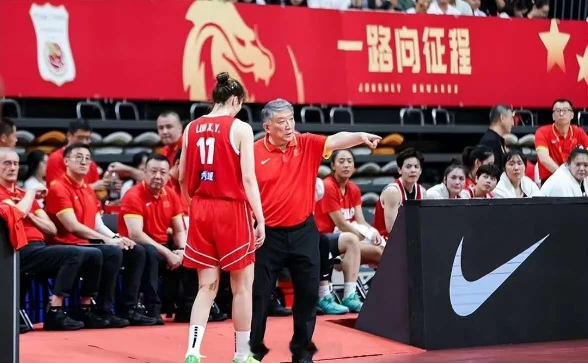 杨毅解读宫鲁鸣执教风格针对外界认为宫鲁鸣执教理念守旧、固执己见的说法，杨毅予以反