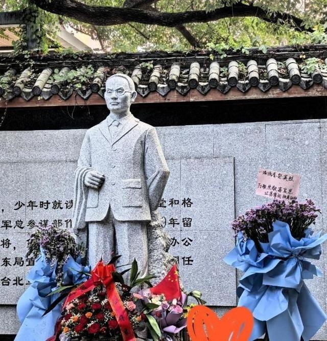 吴石其实事发后按常理死不了,他是参谋次长,顶头上司周至柔并不想他死,安排的三个审