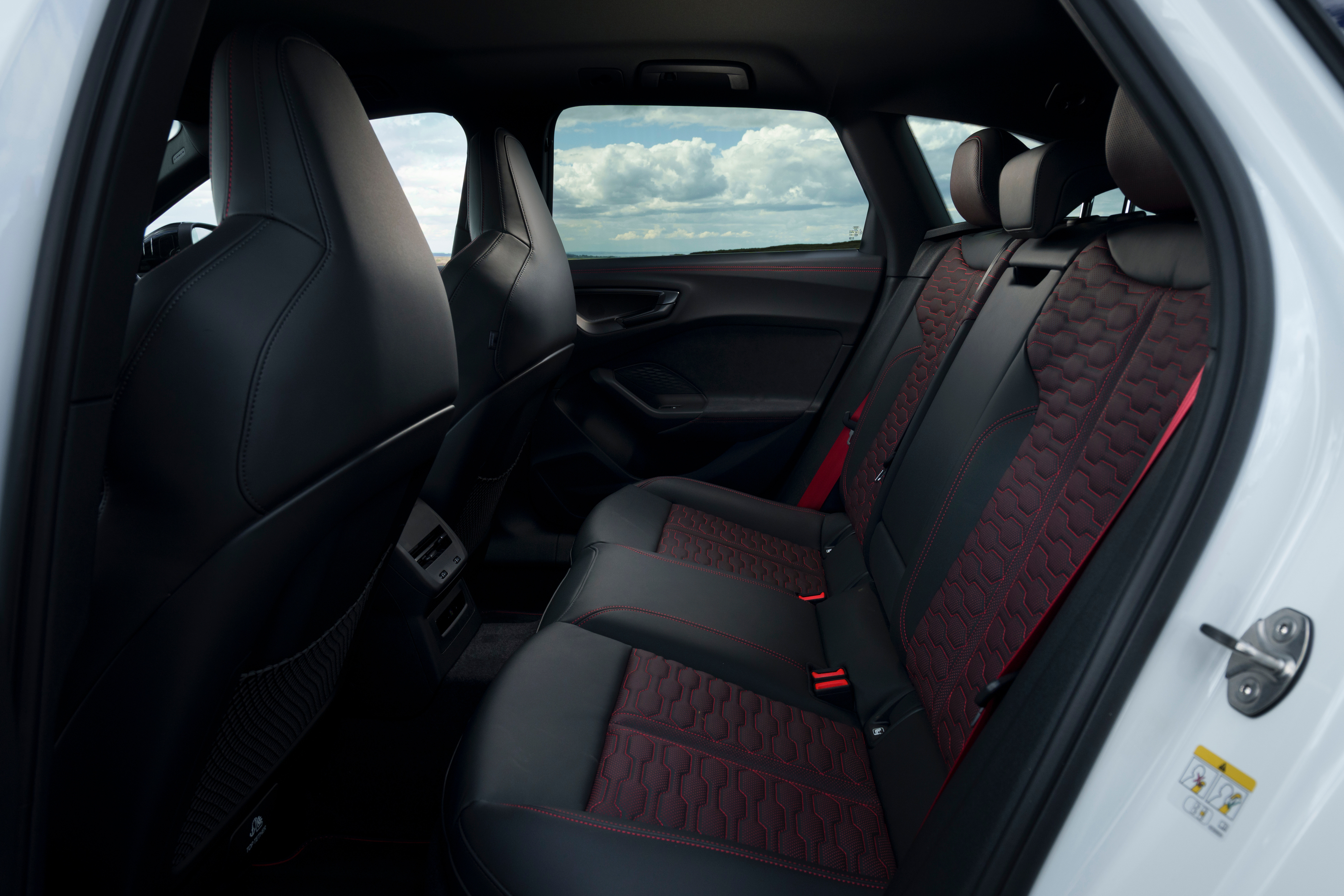 AudiRS5Avant搭载升级版2.9LV6双涡轮增压发动机，VT