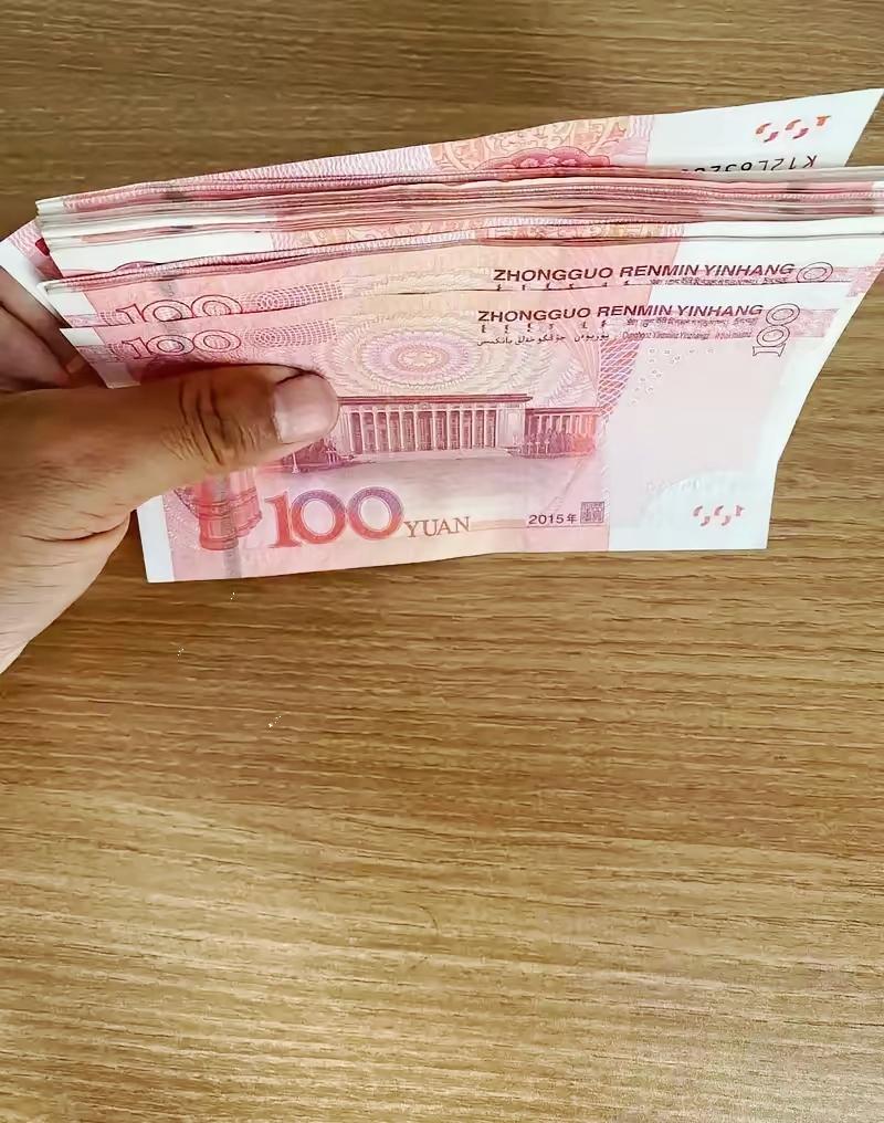 我每个月给嫂子2000块，她负责照顾我妈，我负责出钱，可是嫂子非常节俭，菜也是简