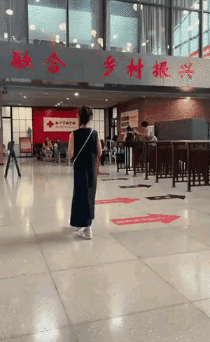 这大鹅估计前世没喝孟婆汤[笑着哭]