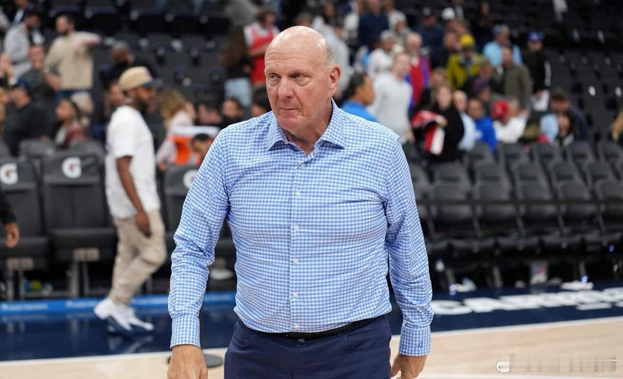 快船老板鲍尔默的4个操作，一个比一个离谱！1、2年1100万美元合同签约比尔，然