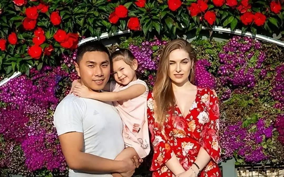 当年靠娶乌克兰娇妻爆火的河北小伙，结婚11年妻子出轨，现在过得怎么样？早些年