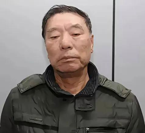 1993年，陈志伟在公开场合开枪打死一名19岁女孩，不但没有被追究法律责任，反而