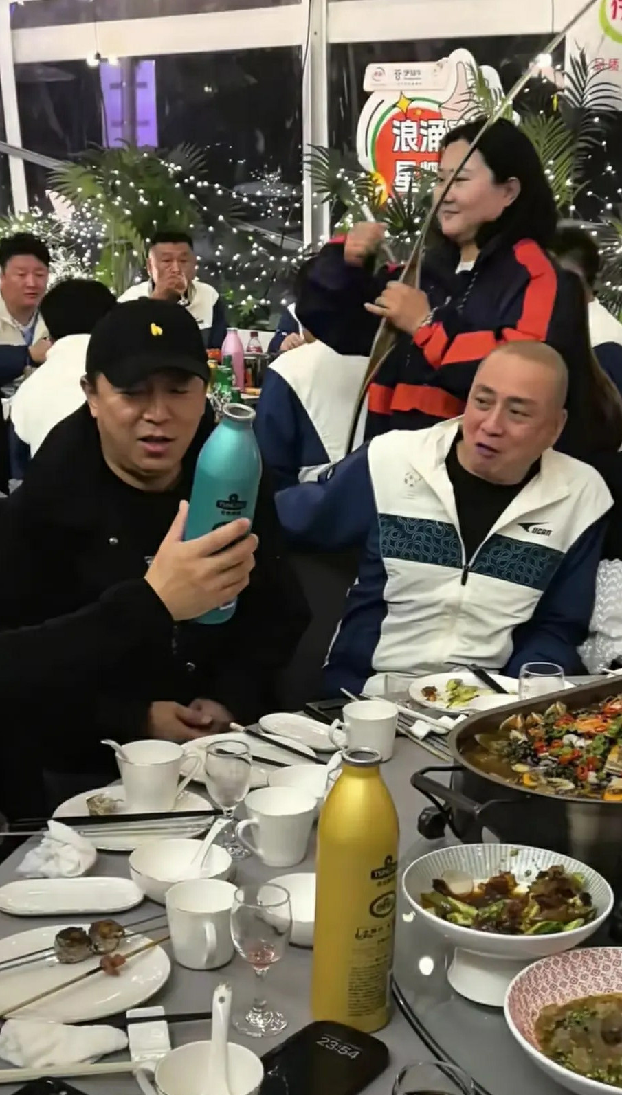 一看就知道黄渤也不认识是啥酒