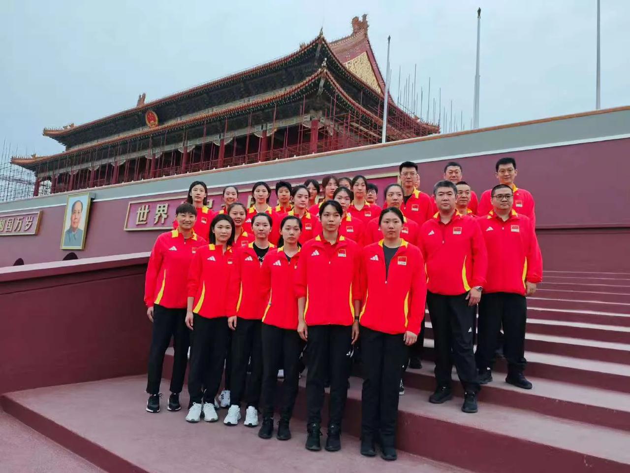 低调的赵勇越来越招人喜欢5月22日清晨，正在北京集训的中国女排、