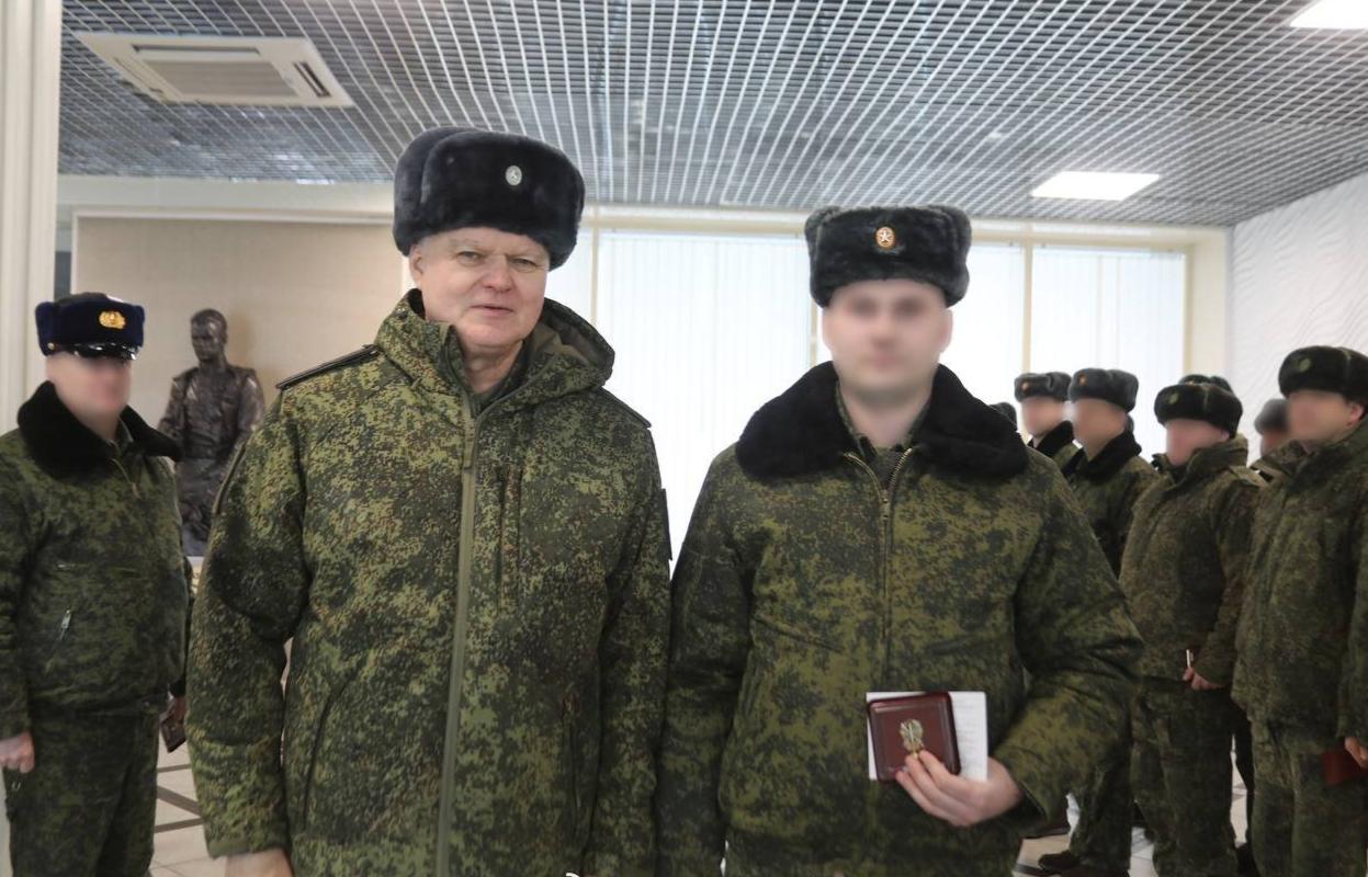 俄罗斯空天军将王牌飞行员发布空战击落专属徽章！把击落战机架数战绩与勋章、晋升、“