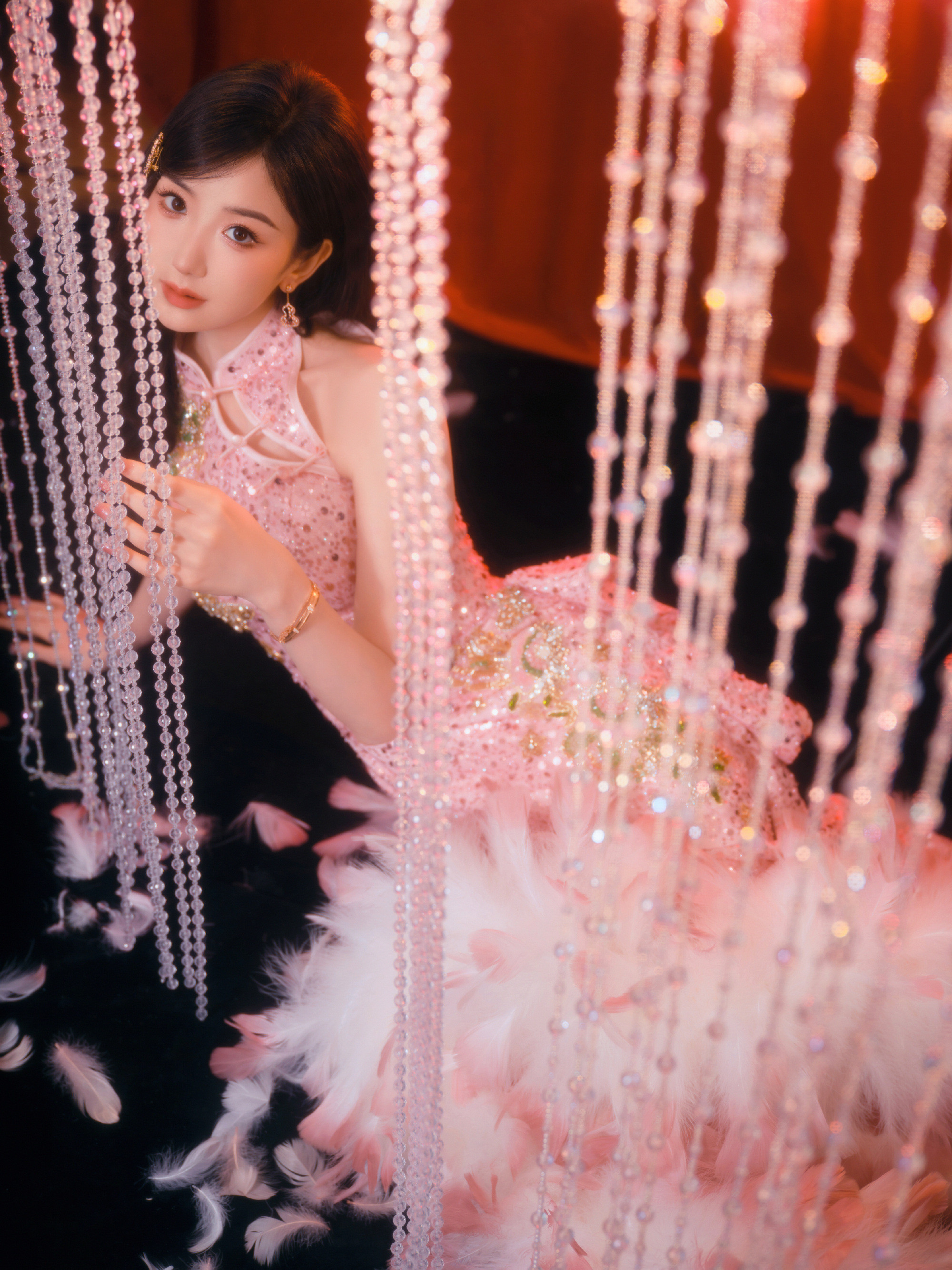 毛晓彤发红包今晚被毛晓彤跨年《金风玉露》的舞台拿捏！造型甜美又灵动，每一处细