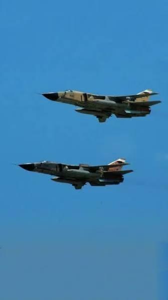 这哪是打仗啊，这是拿命换威慑力，伊朗空军2架苏24战斗轰炸机，对卡塔尔美军基地发