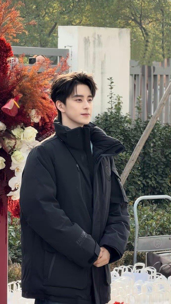 敖瑞鹏回应变帅简单三个字“多休息”，藏着最直白的帅气密码～不刻意摆拍，不顺从