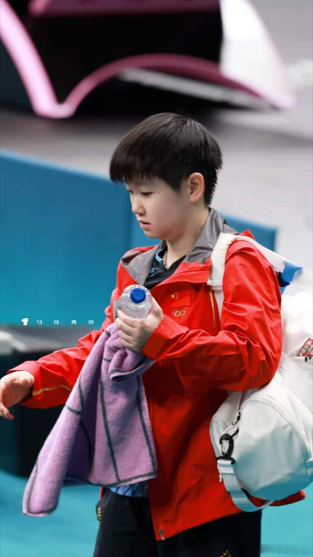 孙颖莎椰子鸡汤面真的是很好奇，咱们莎莎这个椰子鸡汤面到底是有多好吃？