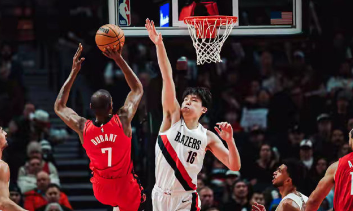 火箭记者赛后称杨瀚森为“最有天赋的球员之一，数据平淡却获盛赞，NBA中锋评价体系正在悄然改变？