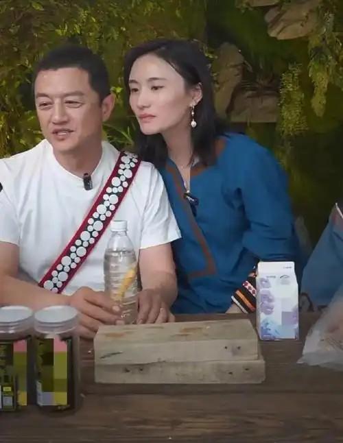 李亚鹏妻子称经济不好得换小房子