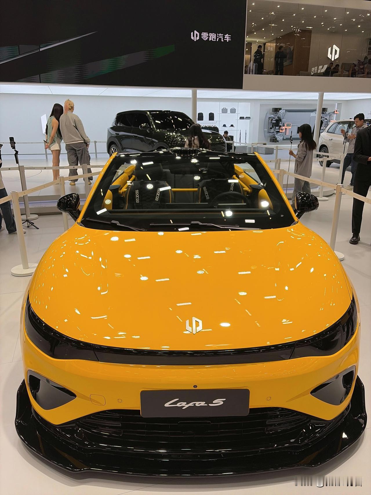 2025广州车展焦点！零跑双车炸场了，因为2025广州车展新能源车内卷白热化，但