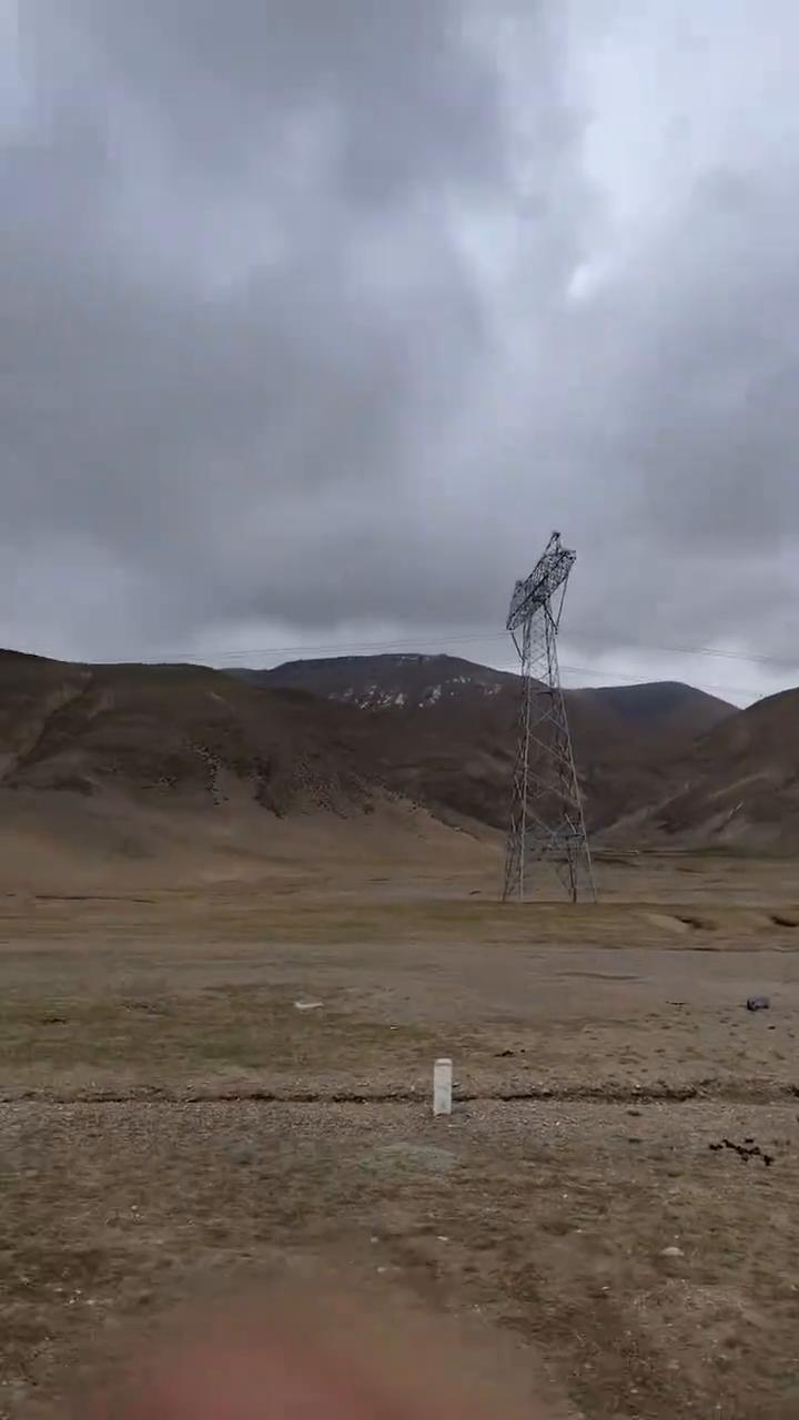 雪山，就在雪山脚下。