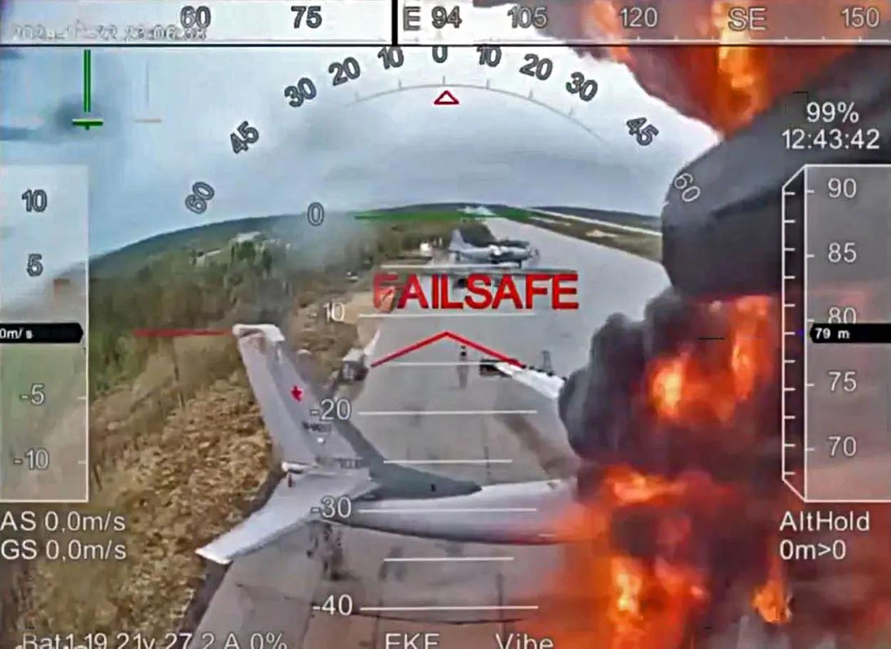 乌克兰特工干了一票大的！根据目前公开报道，俄罗斯远东苏-57工厂发生火灾，伴随爆