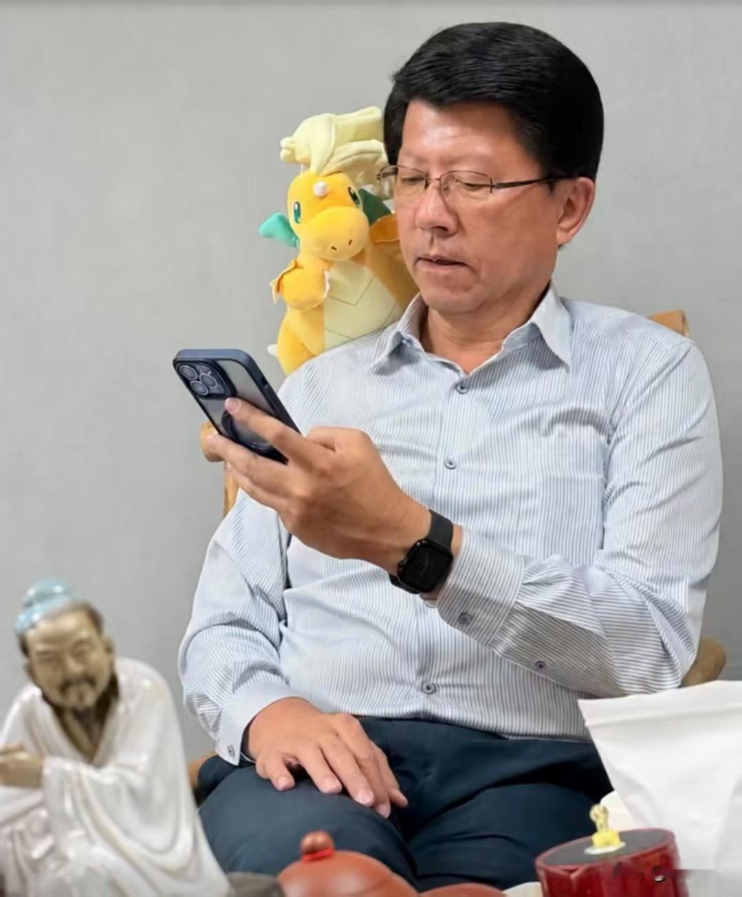 谢龙介今天连生日都不过了，获得一片好评。10月3日是国民党立委、国民党台南市