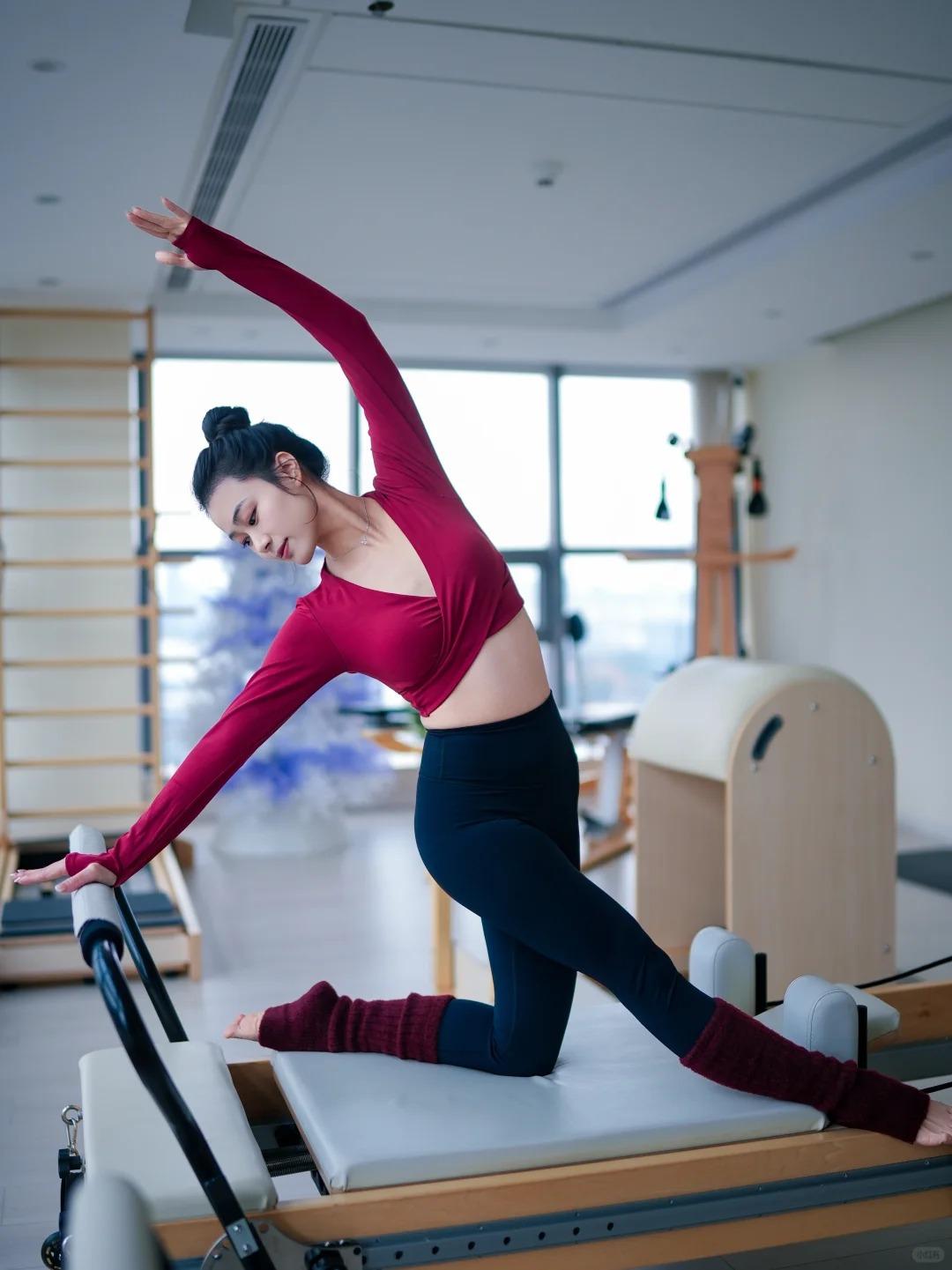 原来普拉提，才是我的专属情绪解药。抛开所有杂念，沉下心投入每一个动作，让呼吸与