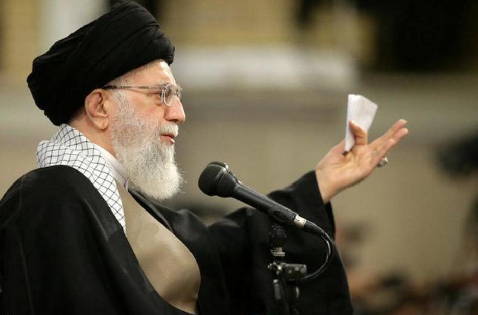 伊朗果然好猛：美航母开了第一枪，事后伊方一句话让美方细思极恐。这两天，美国和伊朗