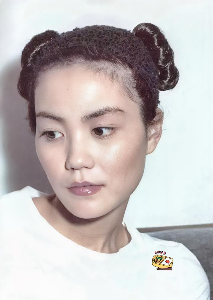 这一晚王菲没有跑调，没有走音但是歌曲真的很一般，刚刚唱完,可听完《你我经历的