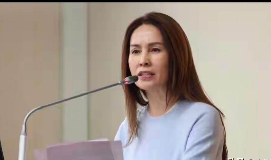 高金素梅好样的！她才是值得我们信赖和尊敬的台湾民意代表、爱国人士。