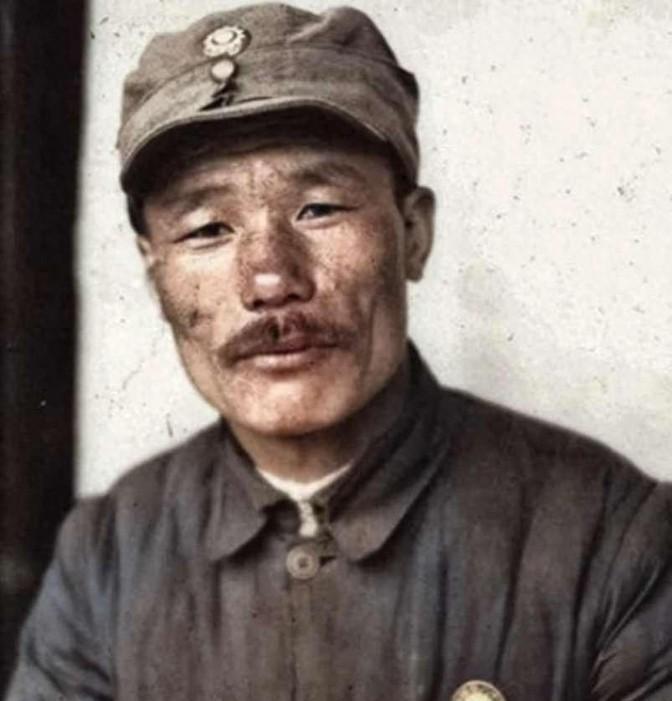 1978年，开国中将孙毅中将外出理发，剪完之后还觉得长，于是让理发小伙再修一修。