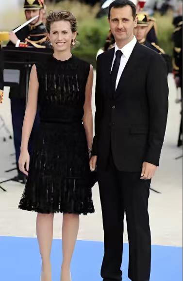 阿萨德已经打算重新做回医生了，女儿也从精英大学毕业，这一家人在莫斯科其实过得不错