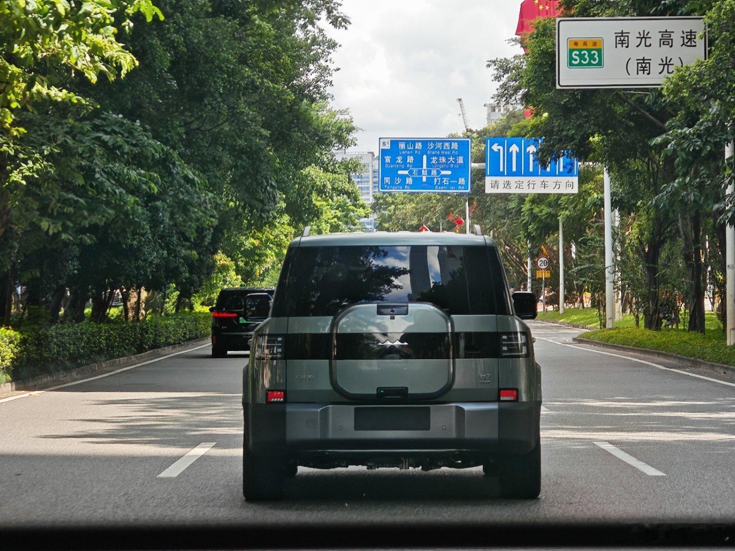 方程豹钛7，颜值真的可以，城市代步轻越野，性价比又高，真的，帅气还是第一生产力。