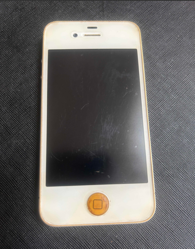 一件令人后背发凉的事，让我觉得这个世界是有bug的。消失了十二年的iPhone4