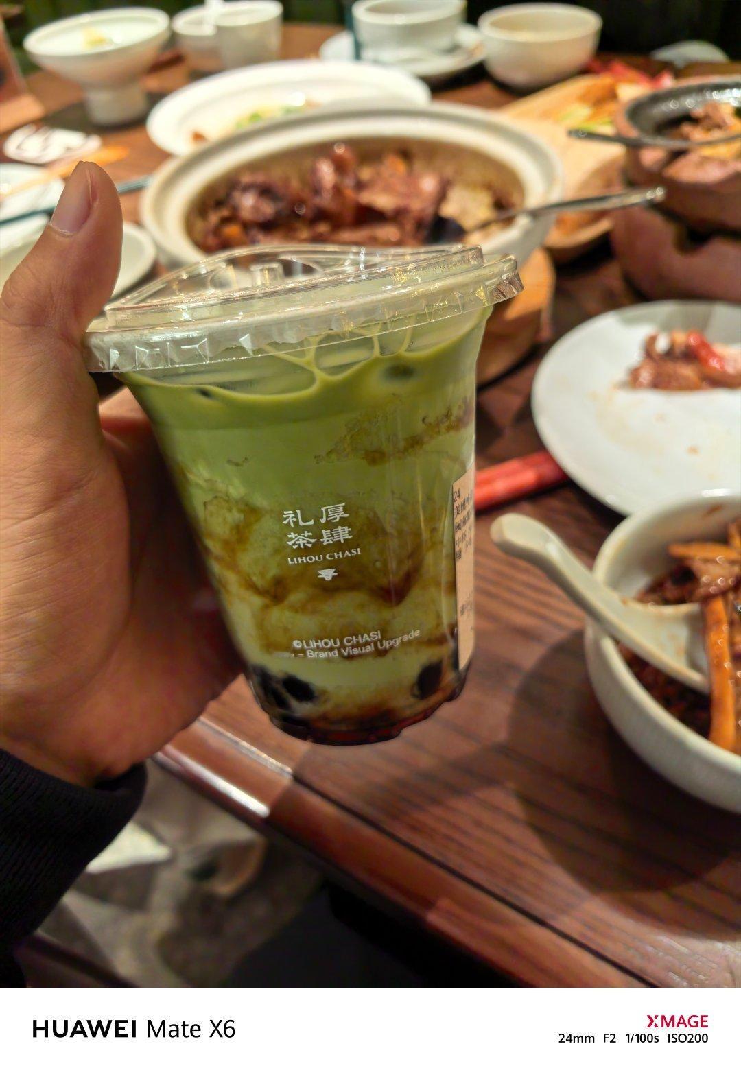 礼厚这个奶茶，第一眼看成了厚礼，那一声“蟹”我就差一口气就蹦出来了而且味道一般，