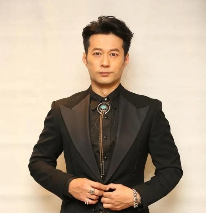我一个在青岛的朋友，自从他吃过谭凯的饺子馆后，回来跟我说了一个大实话，这价格