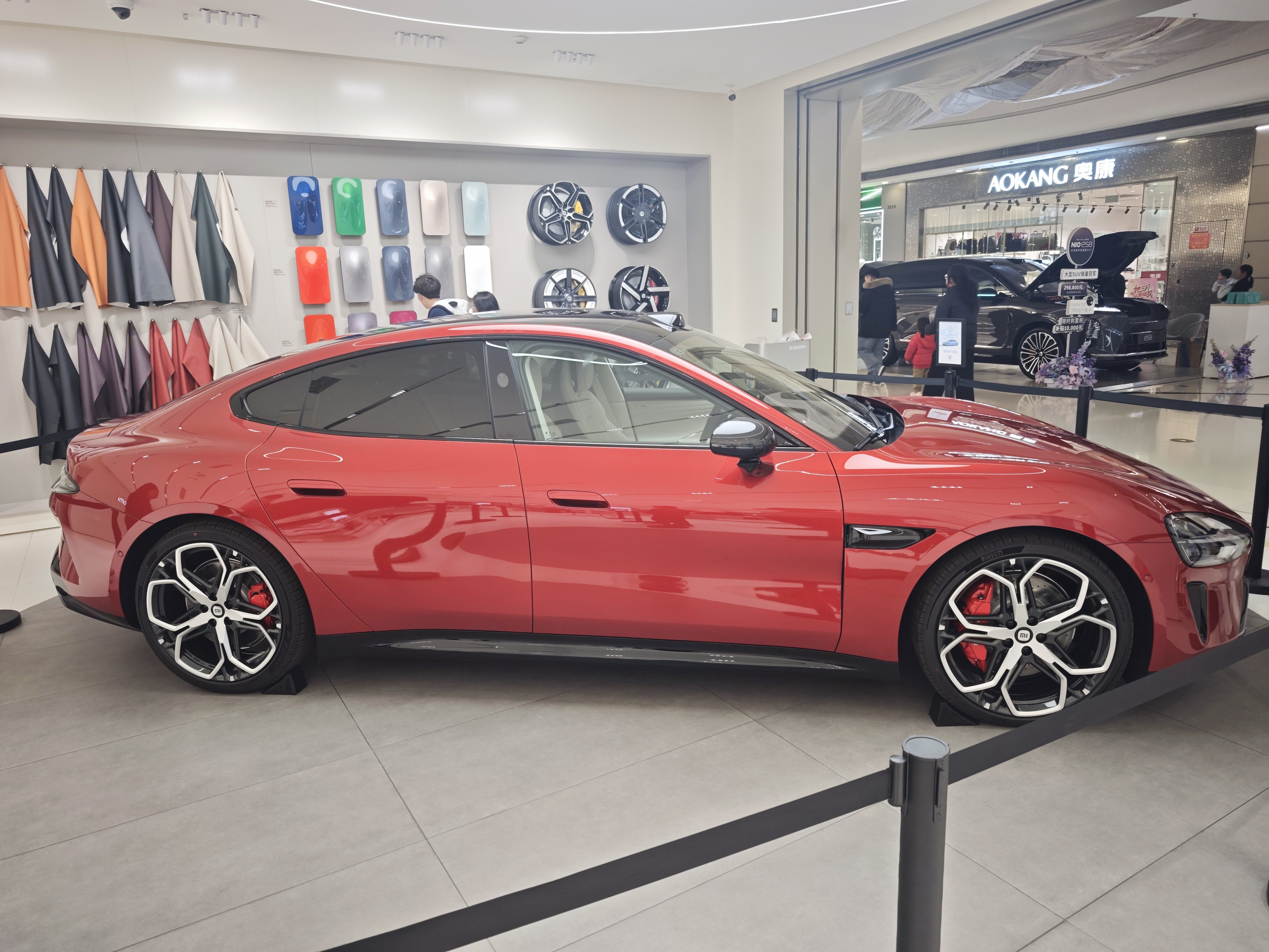 小米全线爆发！SU7实车到店+AI龙虾智能体上线，2026格局已定近期小米动作