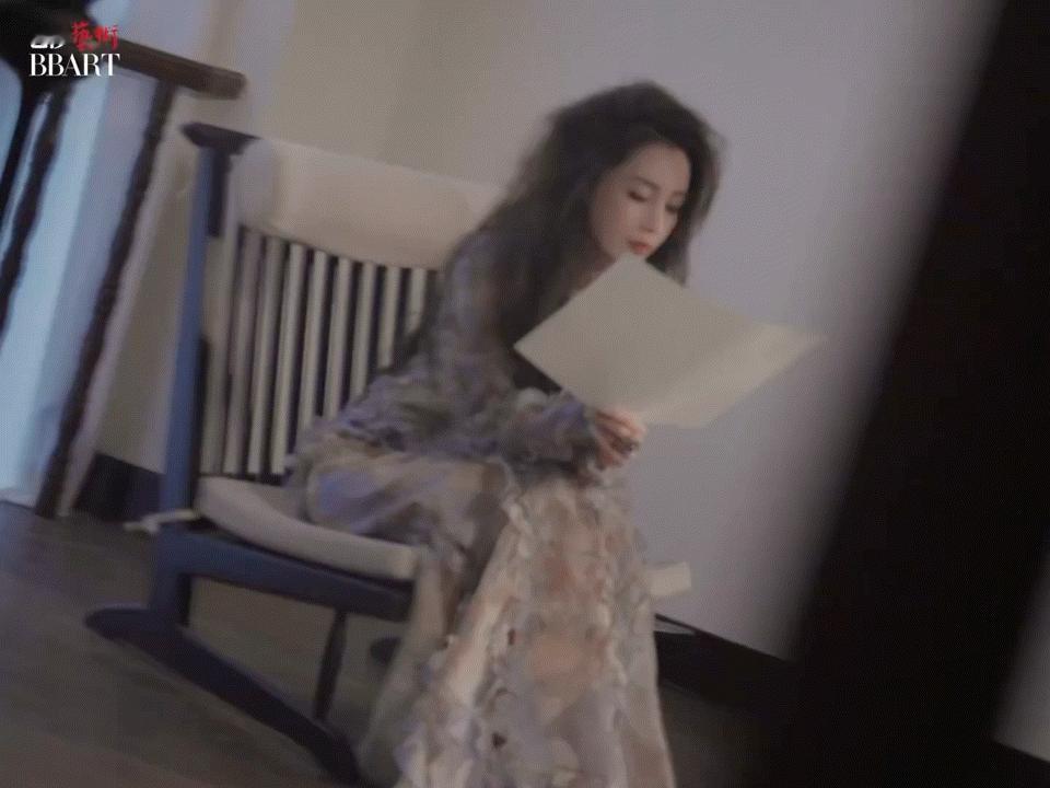 Angelababy芭莎艺术闭年刊女王回归