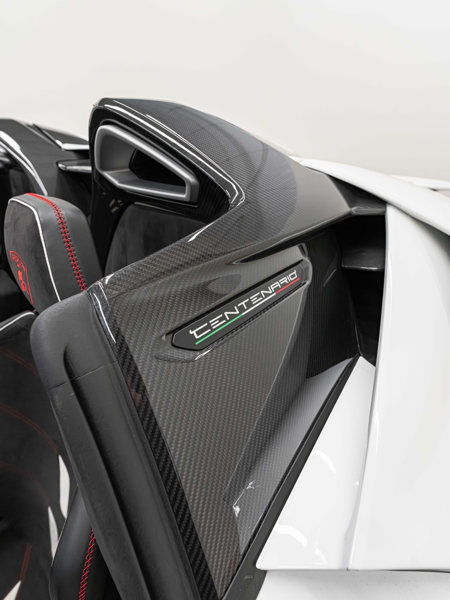 兰博基尼CentenarioRoadster融合了标志性的设计和无与伦比的性能