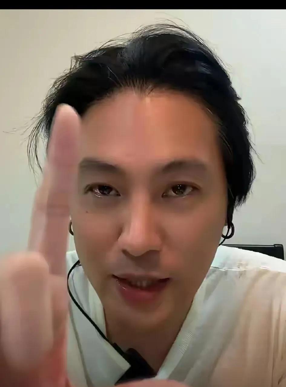 建国主播怼王伟忠：底线不是你来决定的。现在不是以前的时代了。这两句话我非常