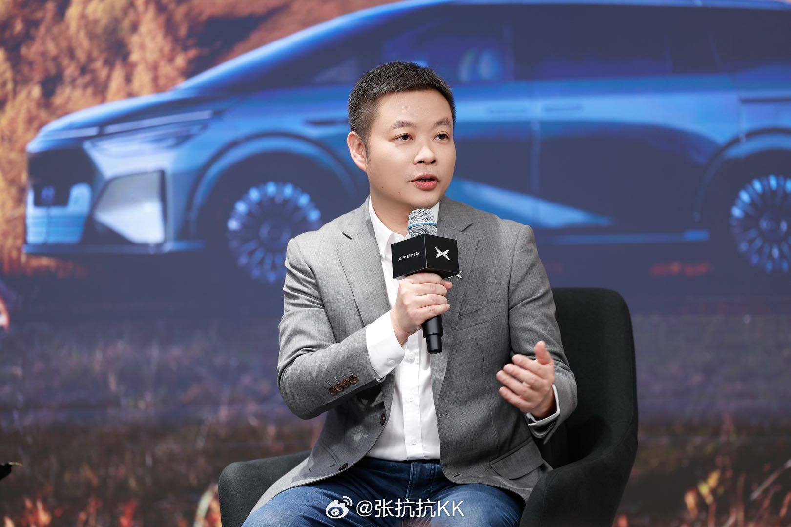 何小鹏、顾捷群访摘要|11.6小鹏X9超级增程版发布会Q1：推出超级增程，是