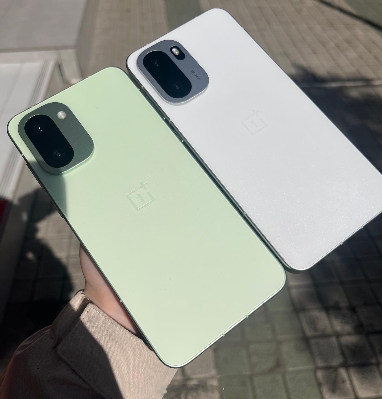有一说一，一加Ace6T这个绿色确实好看，很清新，果然越来越会在这方面下功夫了。