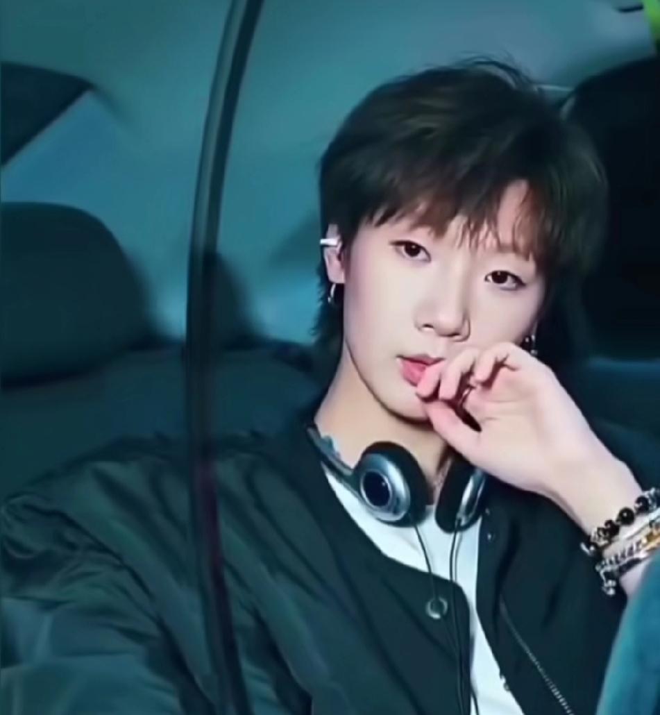 王曼昱太漂亮了，这代言谁看了不迷糊啊！阳光帅气的她，一整个爱住了！她打扮起来