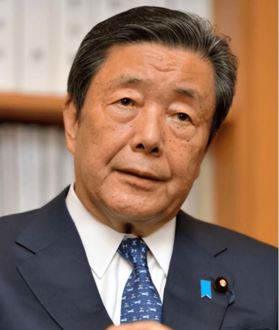 日本这次提出再借大熊猫的事儿，其实背后有挺多故事的。咱们先从大熊猫在日本的“人
