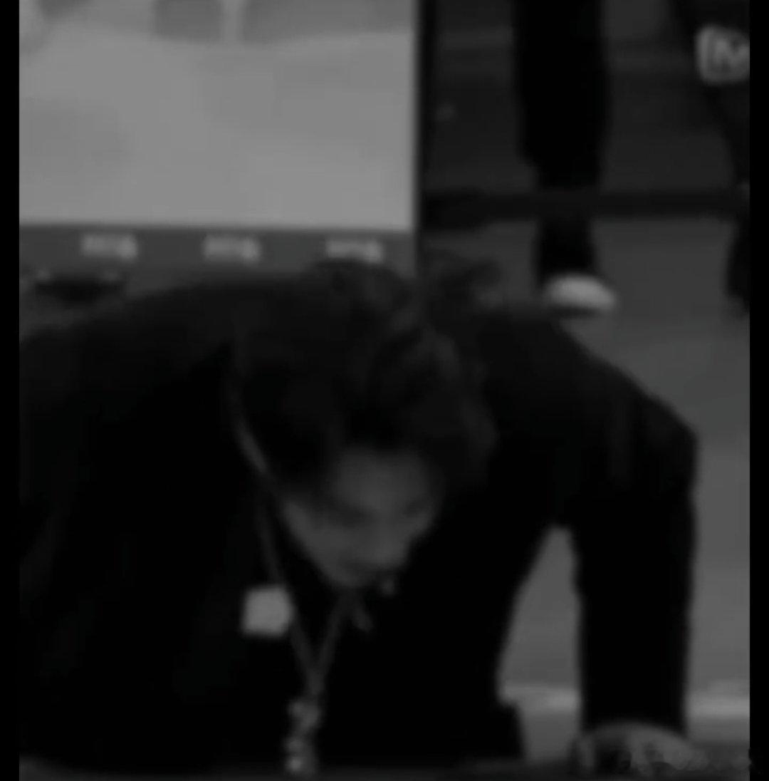 王鹤棣做俯卧撑也这么苏你好星期六被王鹤棣俯卧撑帅晕！每一个动作都苏到心坎里，荷