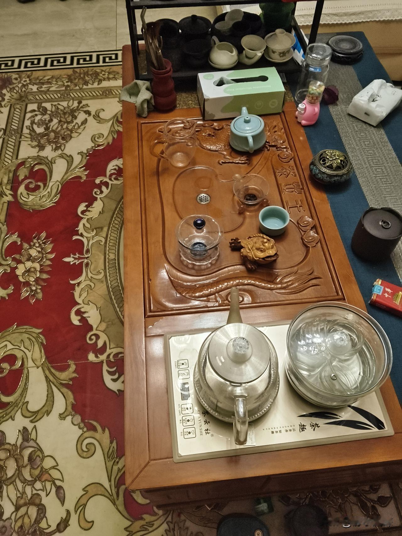 下午来阜阳一个厂子装货，真正体会到了美女和丑女的素质之差。三点半左右，按定单进
