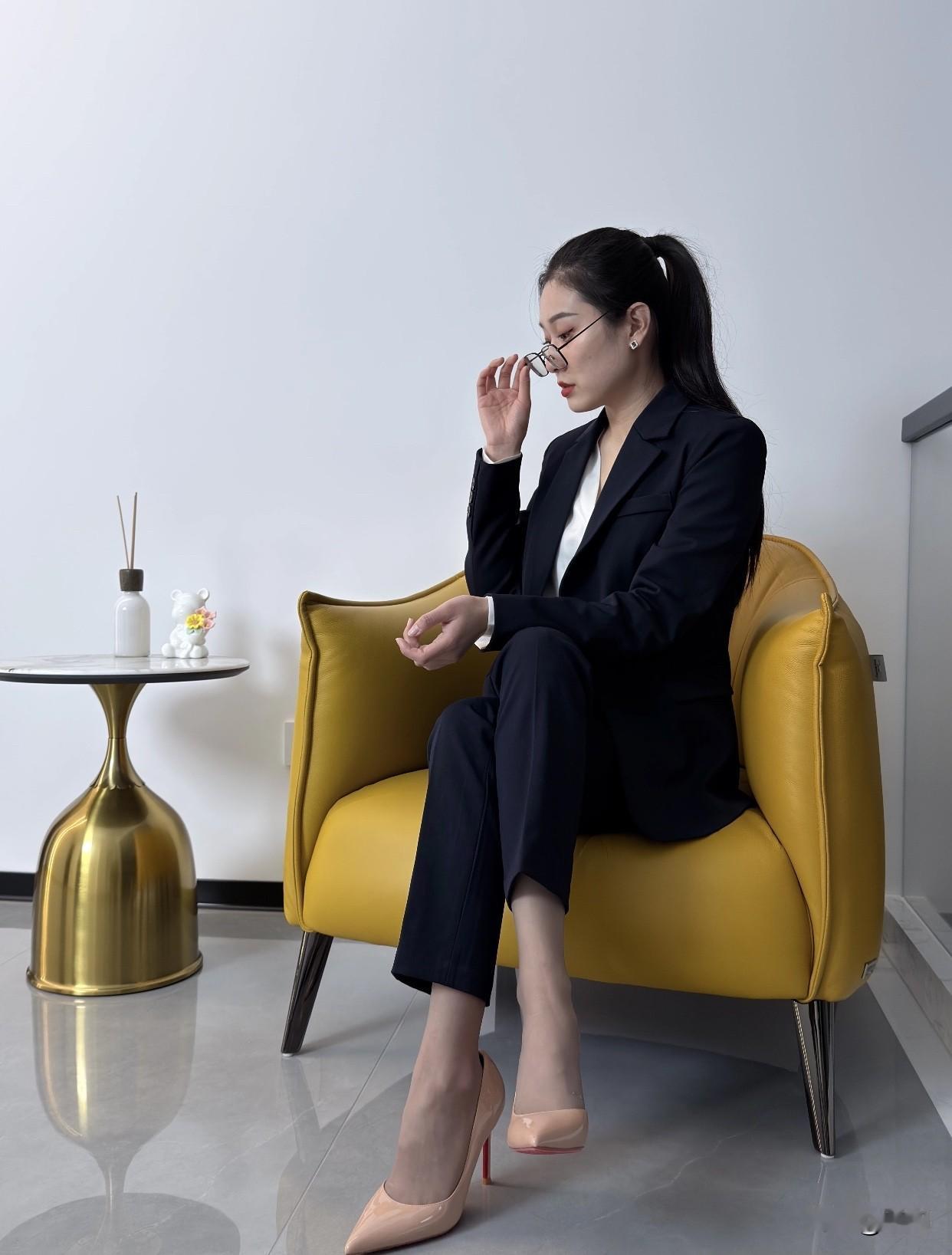 可以看看你们的职业装吗职场女强人，优雅气质，自信满满！