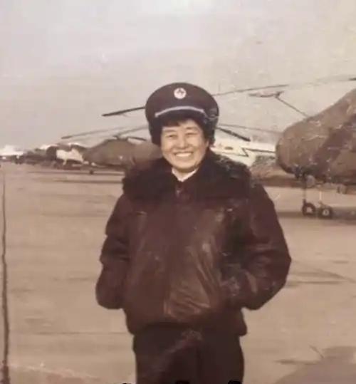 1964年，那位两闯蘑菇云的女飞行员，两次流产后被组织全力守护1964年，