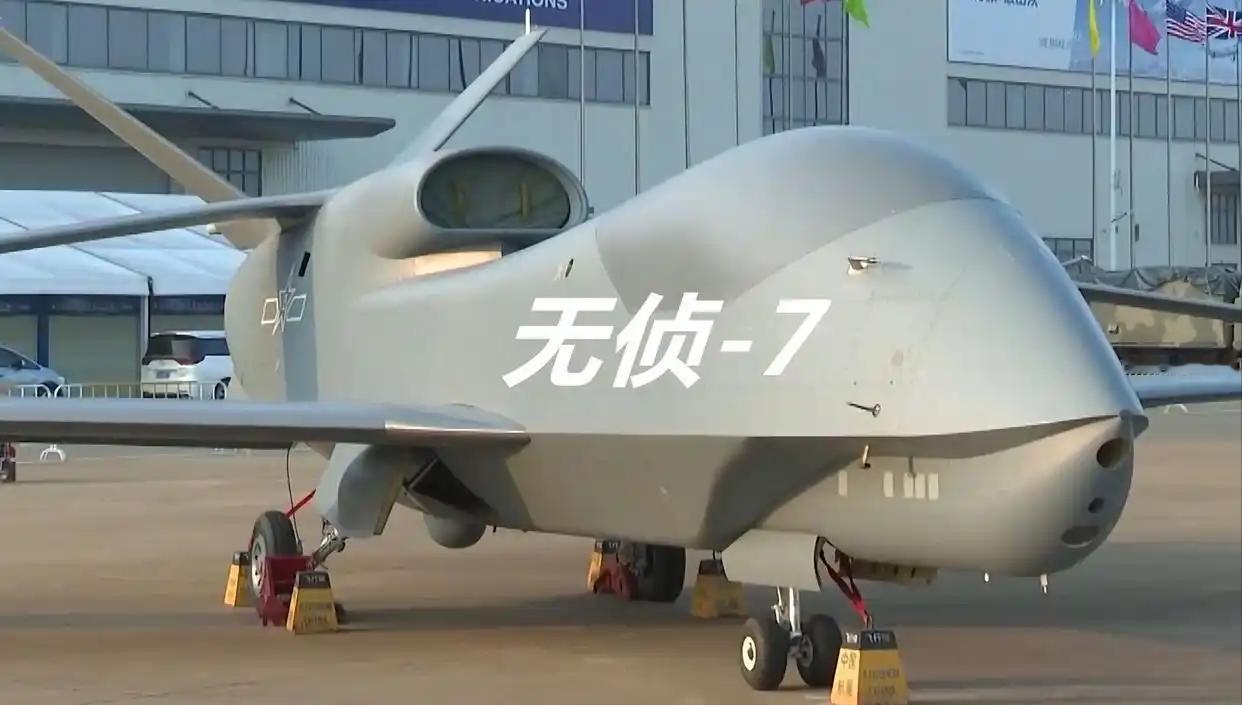 美国“全球鹰”以后怕是没脸再吹了！9月27日，央视放出一段画面：黄岩岛上空，一