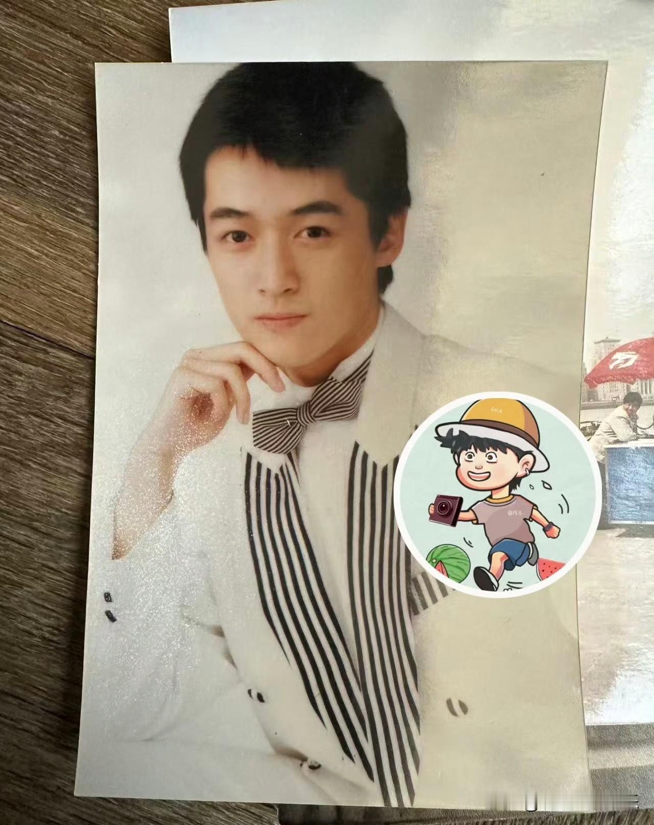 原来胡歌的初恋不是薛佳凝，而是另有其人，他当年18岁时和在上海读高中的16岁女孩